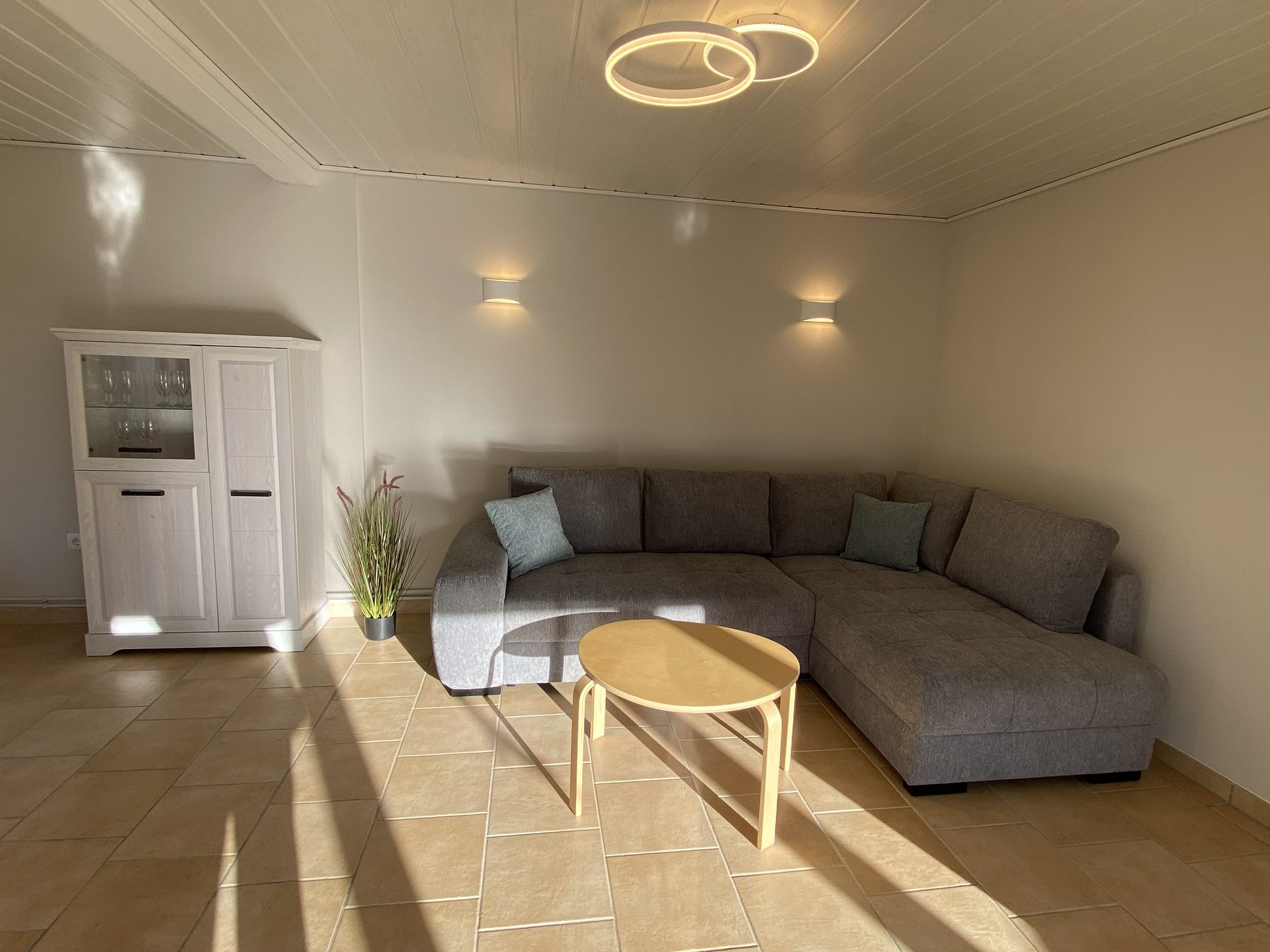 Wohnzimmer mit Ecksofa